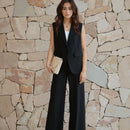 Conjunto Antoinette™ com Colete Alfaiatado e Calça de Linhas Alongadas / Clássico, Feminino e Inesquecível!